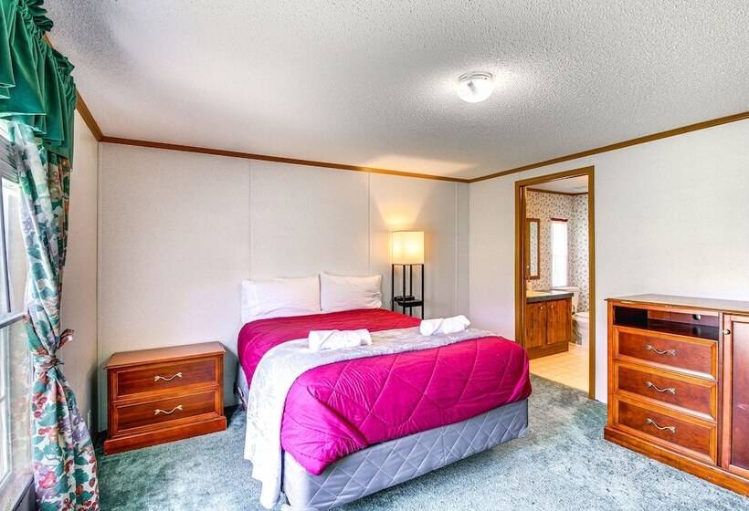 Valley View Lodge  Rural Home In Bridgeport!