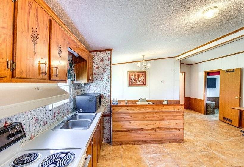 Valley View Lodge  Rural Home In Bridgeport!