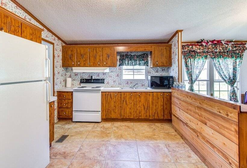 Valley View Lodge  Rural Home In Bridgeport!