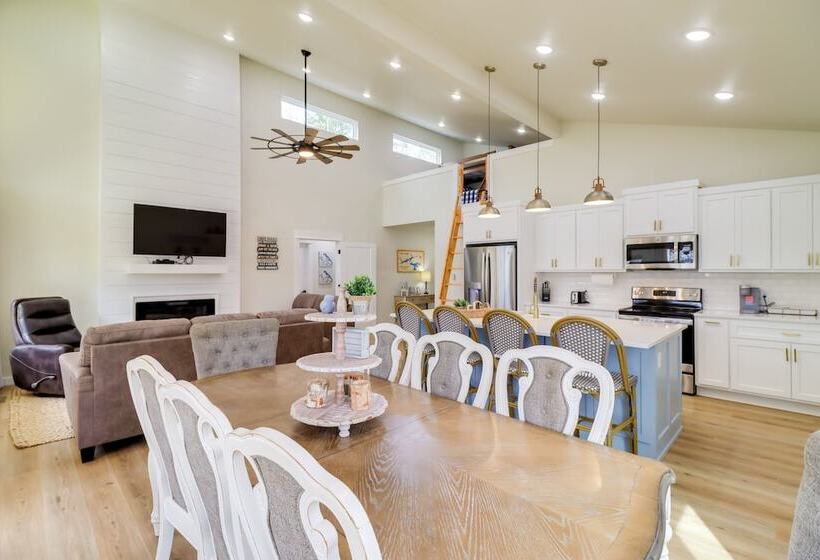 Waterfront Retreat On Greers Ferry Lake W/ Hot Tub