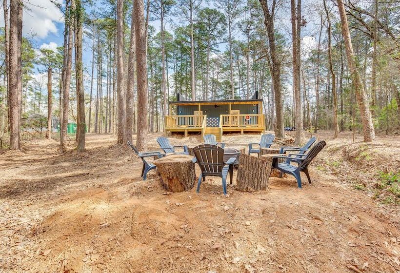 Winnsboro Barndominium W/ Fire Pit & Large Deck!