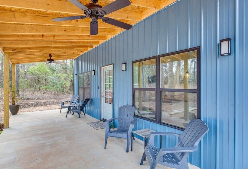 Winnsboro Barndominium W/ Fire Pit & Large Deck!