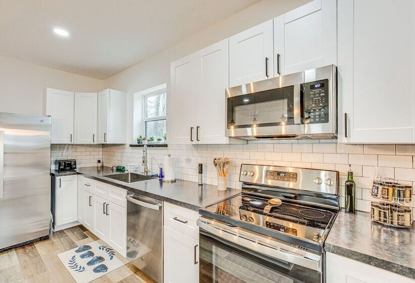 Winnsboro Barndominium W/ Fire Pit & Large Deck!