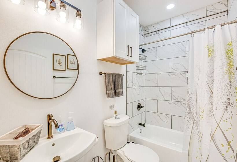 Winnsboro Barndominium W/ Fire Pit & Large Deck!