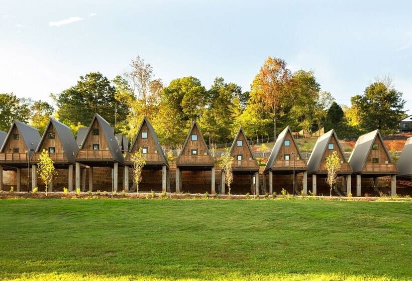 Wrong Way River Lodge & Cabins