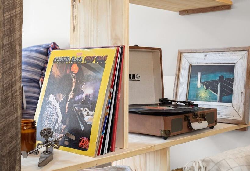 Wrong Way River Lodge & Cabins