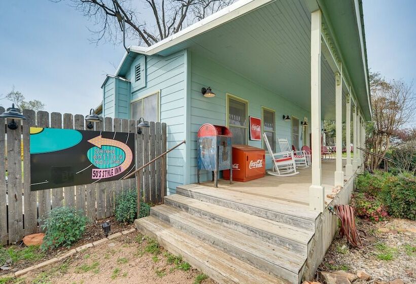 Retro Retreat In Llano W/ Screened Porch!