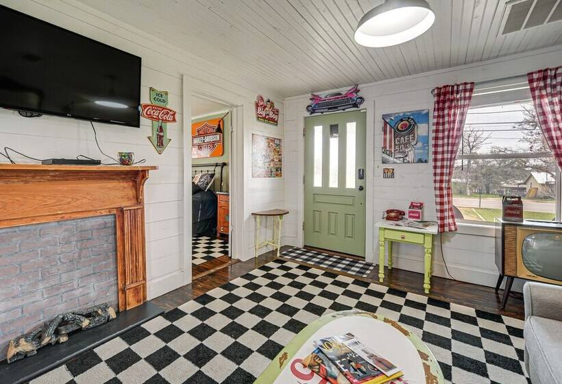 Retro Retreat In Llano W/ Screened Porch!
