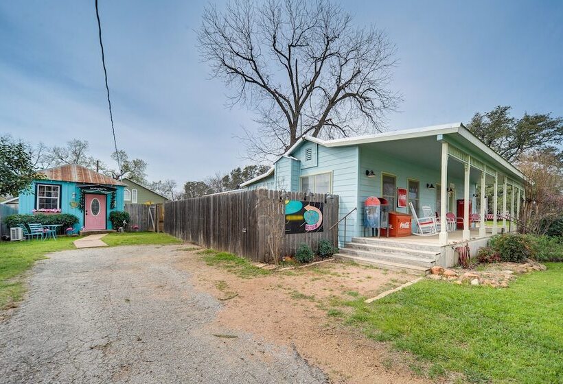Retro Retreat In Llano W/ Screened Porch!