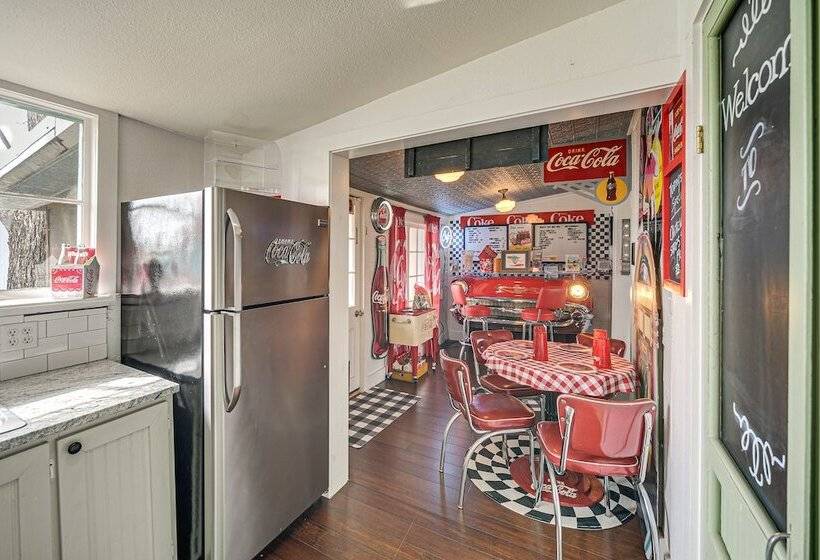 Retro Retreat In Llano W/ Screened Porch!