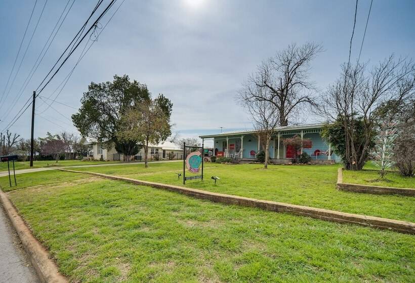 Retro Retreat In Llano W/ Screened Porch!