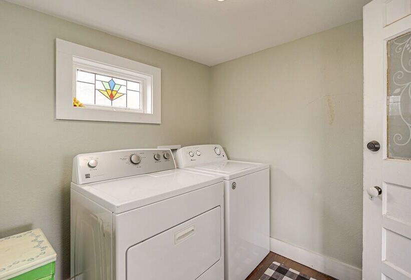 Retro Retreat In Llano W/ Screened Porch!