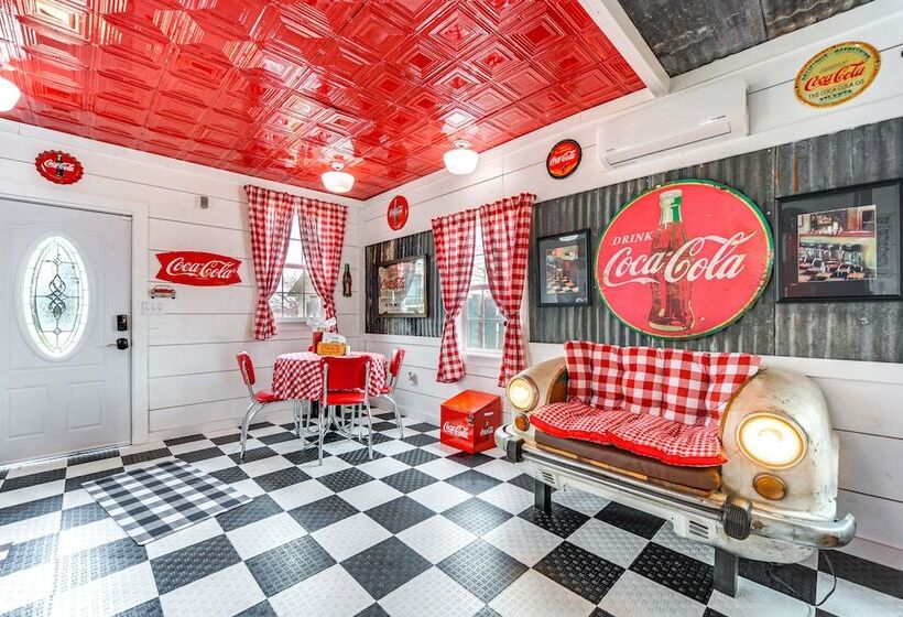 Fifties Diner Style Llano Home W/ Shared Fire Pit