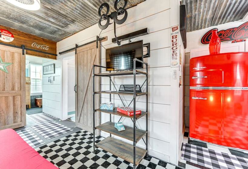 Fifties Diner Style Llano Home W/ Shared Fire Pit