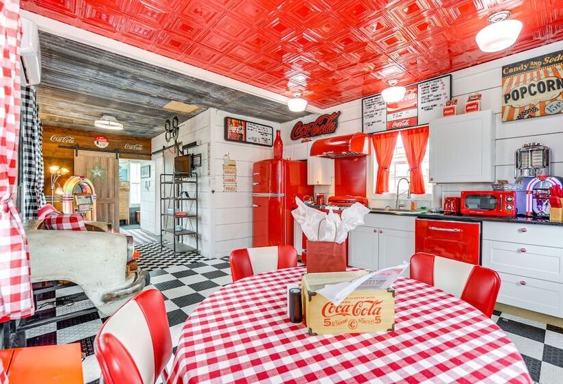 Fifties Diner Style Llano Home W/ Shared Fire Pit