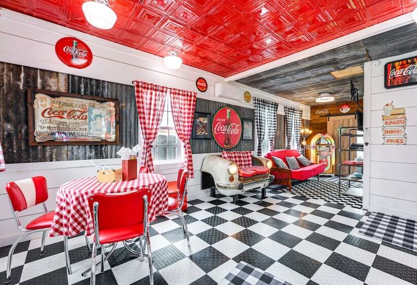 Fifties Diner Style Llano Home W/ Shared Fire Pit