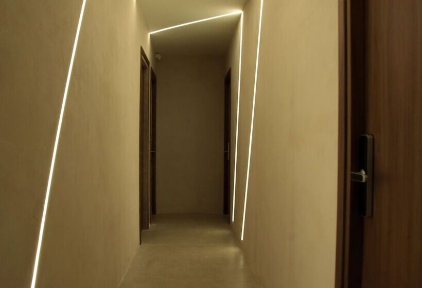 99 Adrianou Apartments