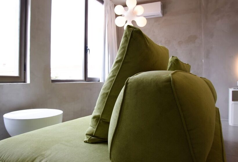 99 Adrianou Apartments