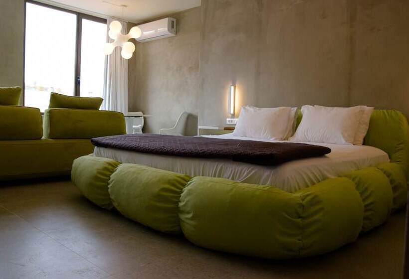 99 Adrianou Apartments