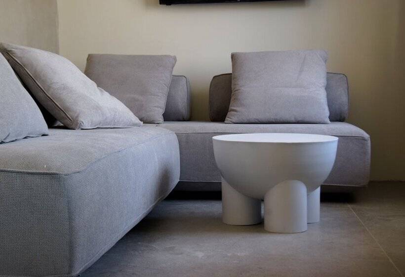 99 Adrianou Apartments