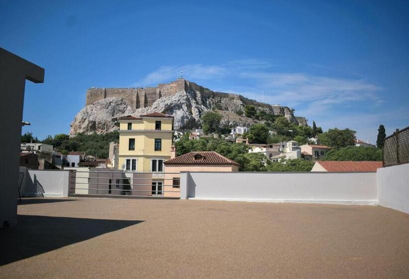 99 Adrianou Apartments