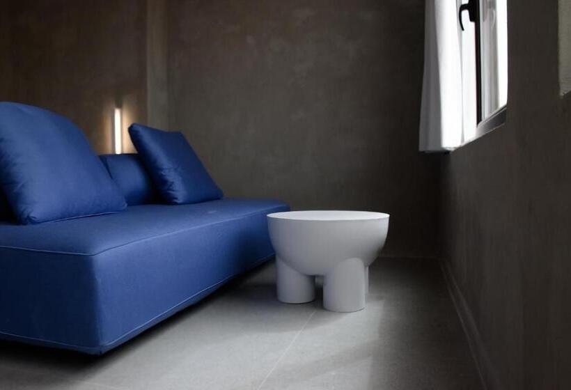 99 Adrianou Apartments