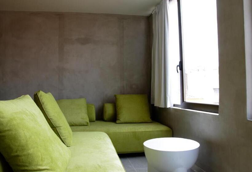 99 Adrianou Apartments