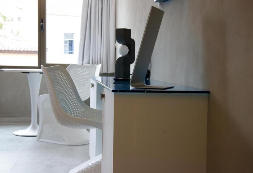 99 Adrianou Apartments