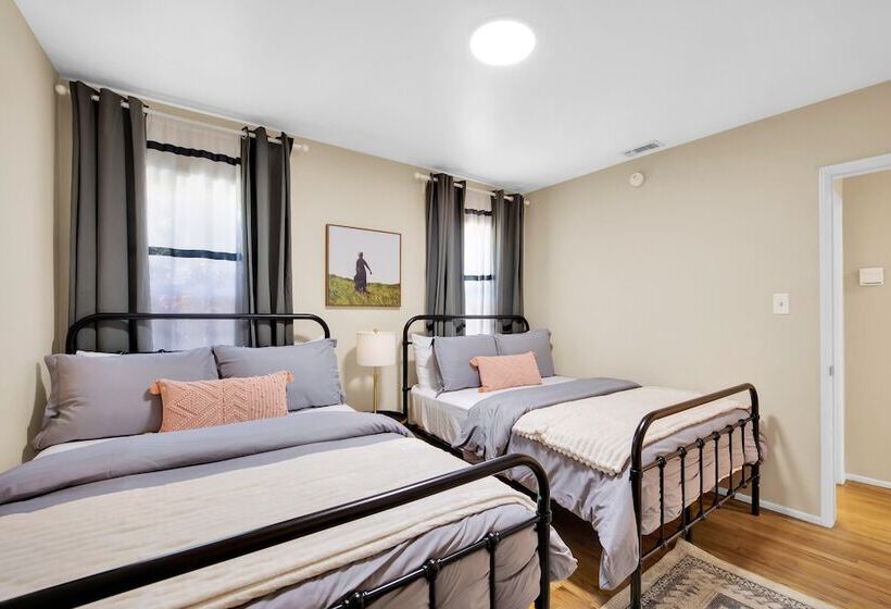 Balcom By Avantstay Newly Furnished Valley Home