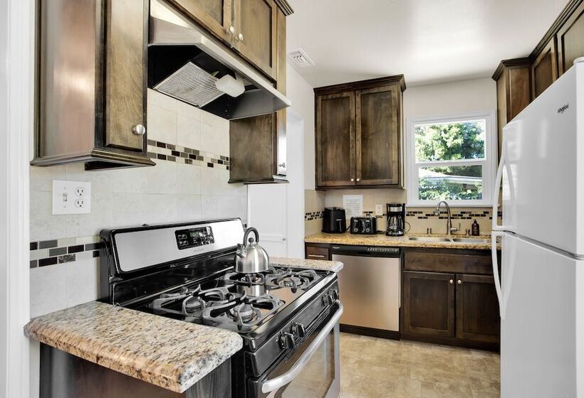 Balcom By Avantstay Newly Furnished Valley Home