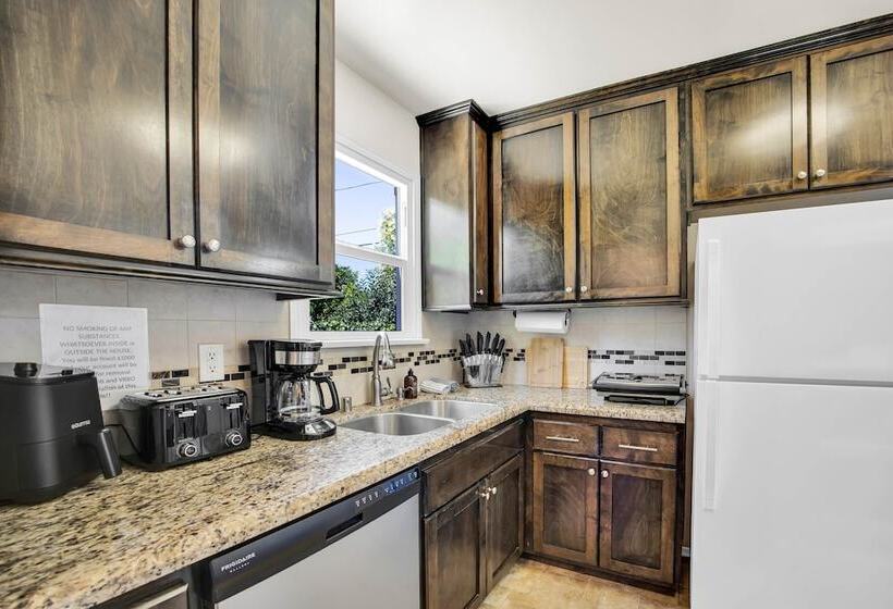 Balcom By Avantstay Newly Furnished Valley Home