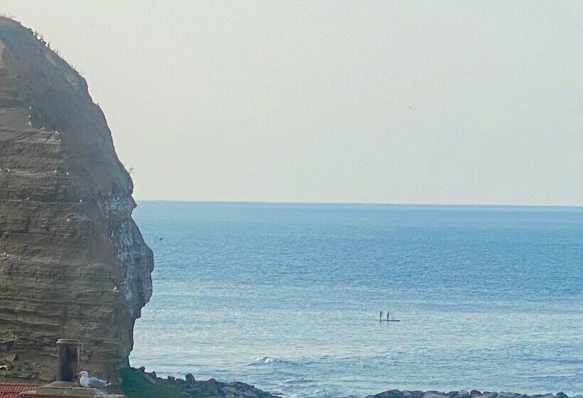 Beautiful 3 Bed Cottage With Stunning Sea Views