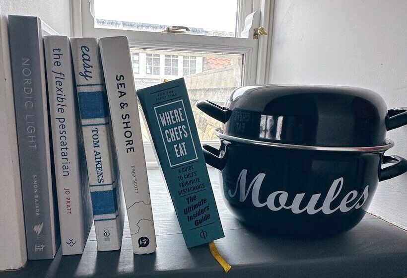 Beautiful 3 Bed Cottage With Stunning Sea Views