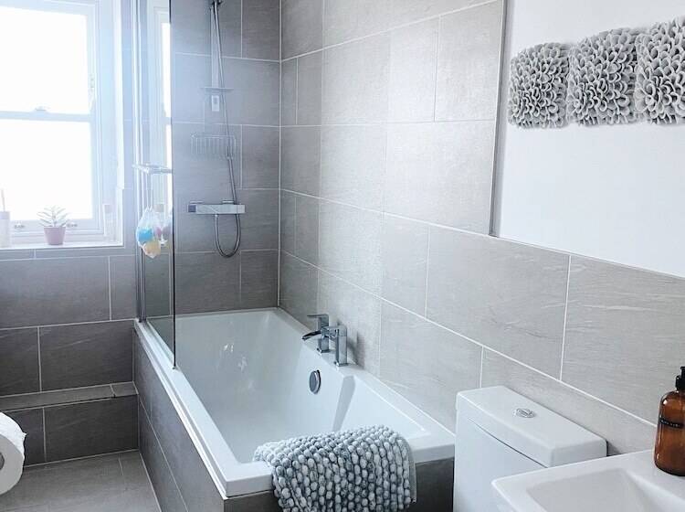 Beautiful 3 Bed Cottage With Stunning Sea Views