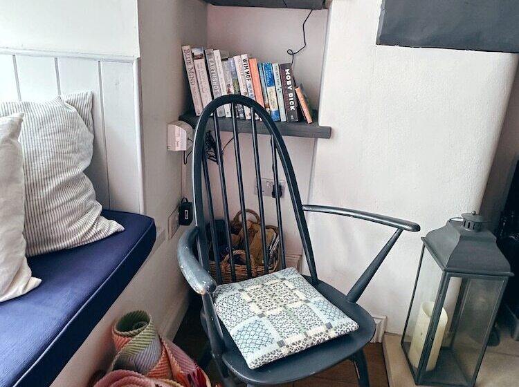 Beautiful 3 Bed Cottage With Stunning Sea Views