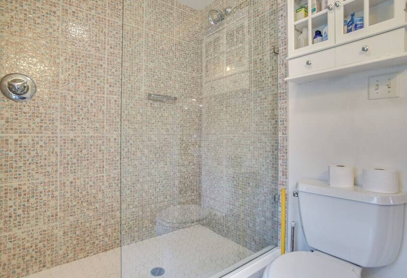 Beautiful Aquinnah Home: Ocean View, Walk To Beach