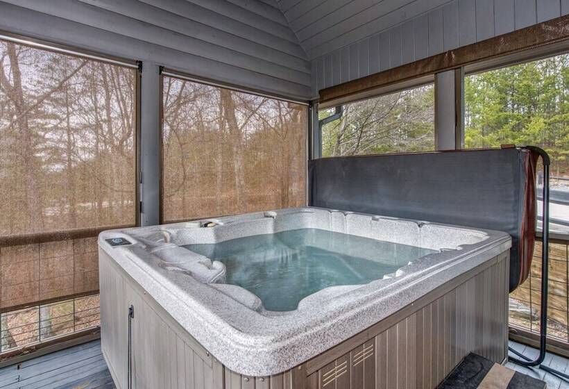 Cabin W/ Mountain Views, Hot Tub & Game Room!