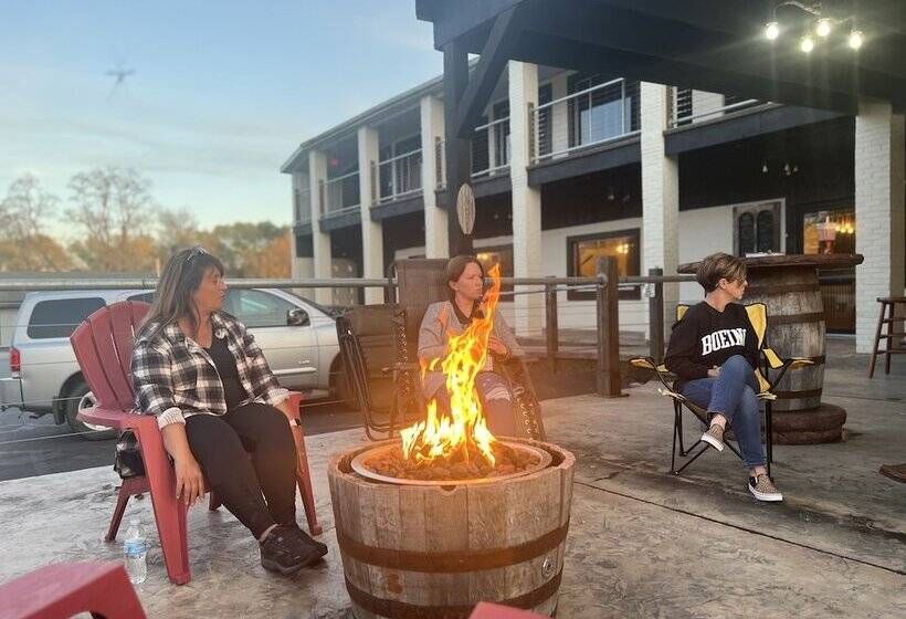 Black River Motel And Restaurant