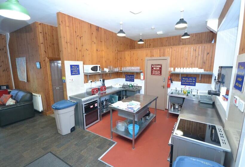 Blackwater Hostel And Campsite