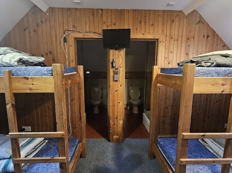 Blackwater Hostel And Campsite