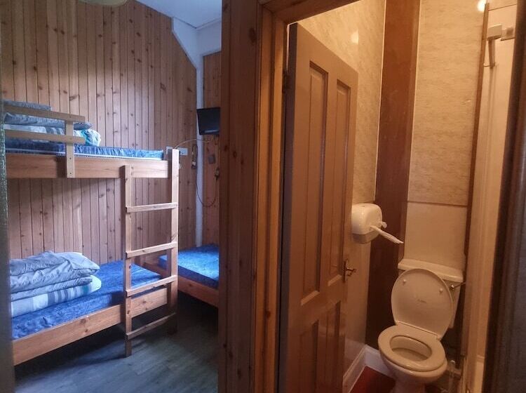 Blackwater Hostel And Campsite