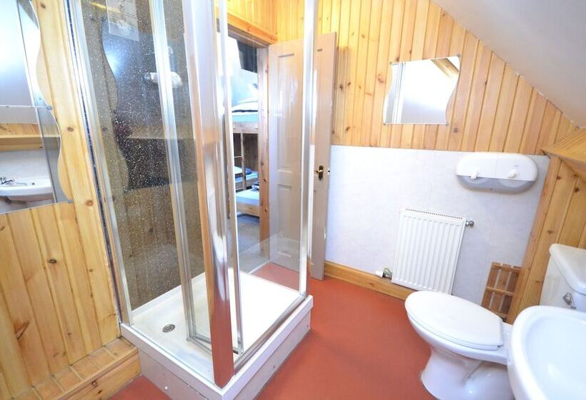 Blackwater Hostel And Campsite