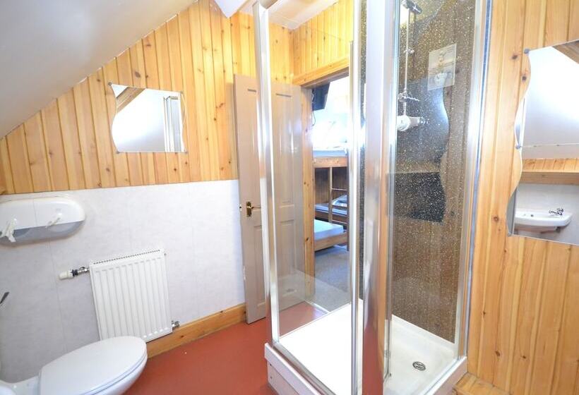 Blackwater Hostel And Campsite