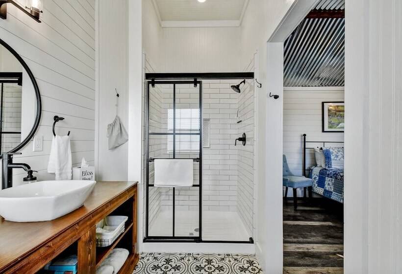 Bonny Bluebonnets Cottage With Stunning Hill Country Views