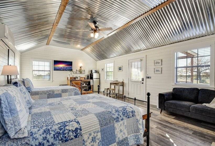 Bonny Bluebonnets Cottage With Stunning Hill Country Views