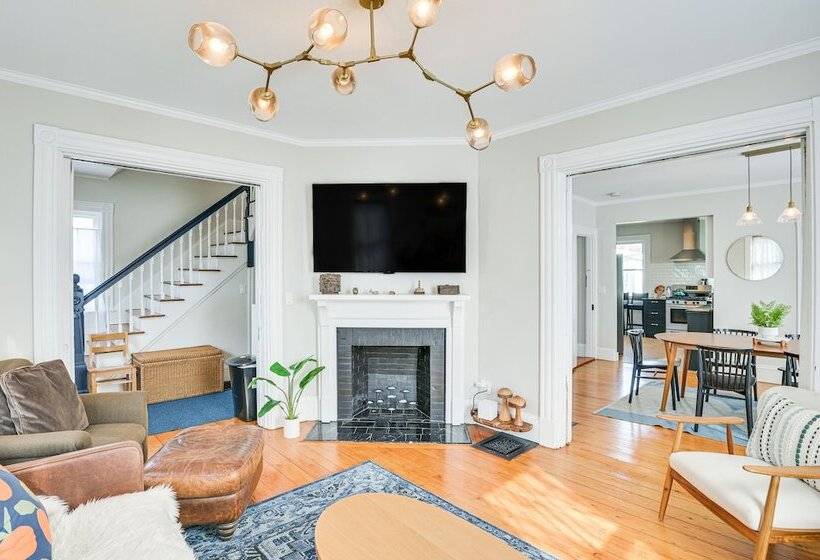 Bright & Pet Friendly Home: 2 Mi To Harvard Square