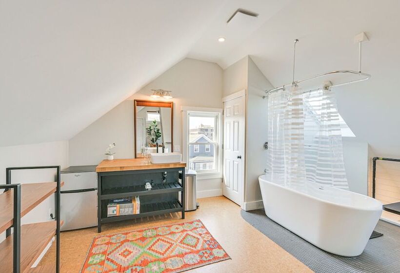 Bright & Pet Friendly Home: 2 Mi To Harvard Square