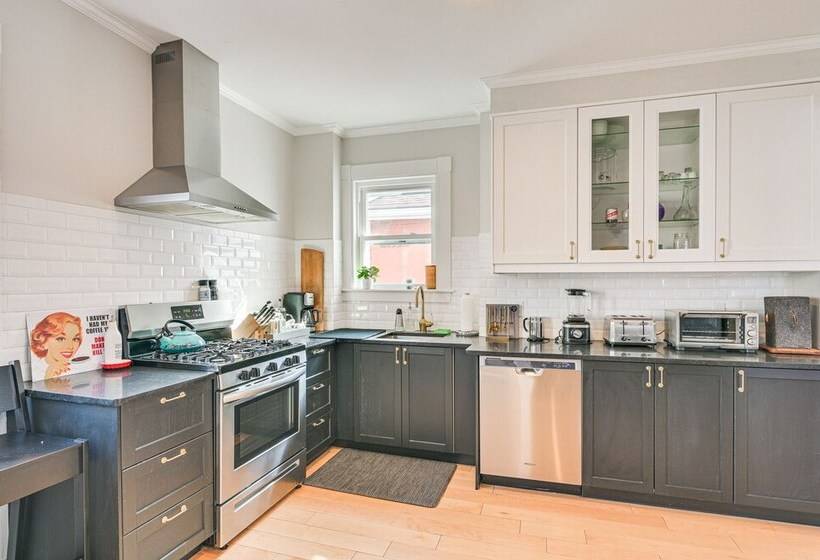 Bright & Pet Friendly Home: 2 Mi To Harvard Square