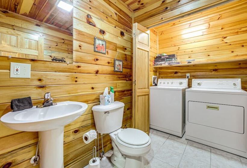 Bryson City Cabin W/ Stunning Views & Hot Tub!