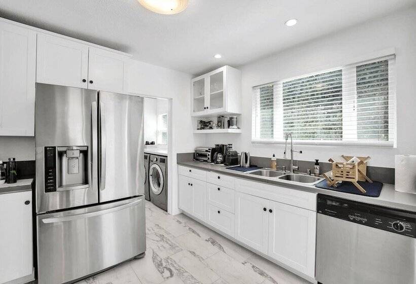 Burnside By Avantstay Modern, Boho, Chic La Home